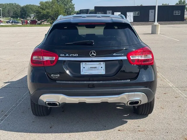 Mercedes-Benz GLA photo 6