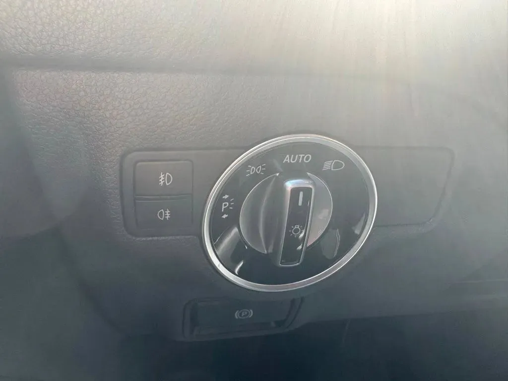 Mercedes-Benz GLA photo 23