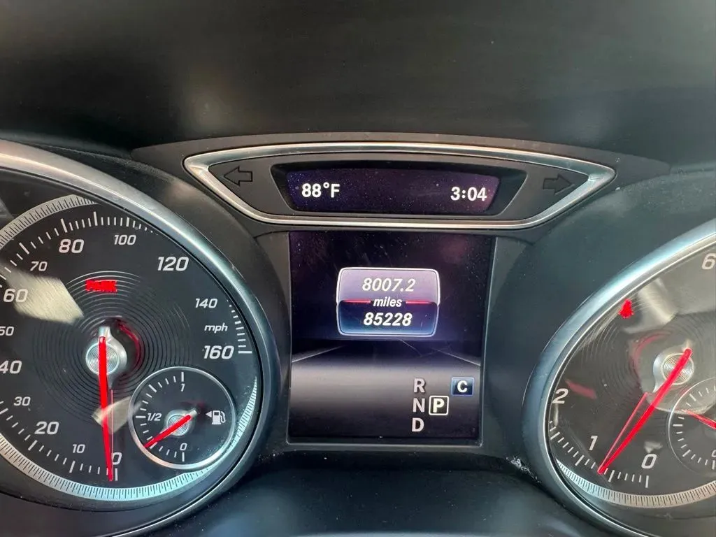 Mercedes-Benz GLA photo 29
