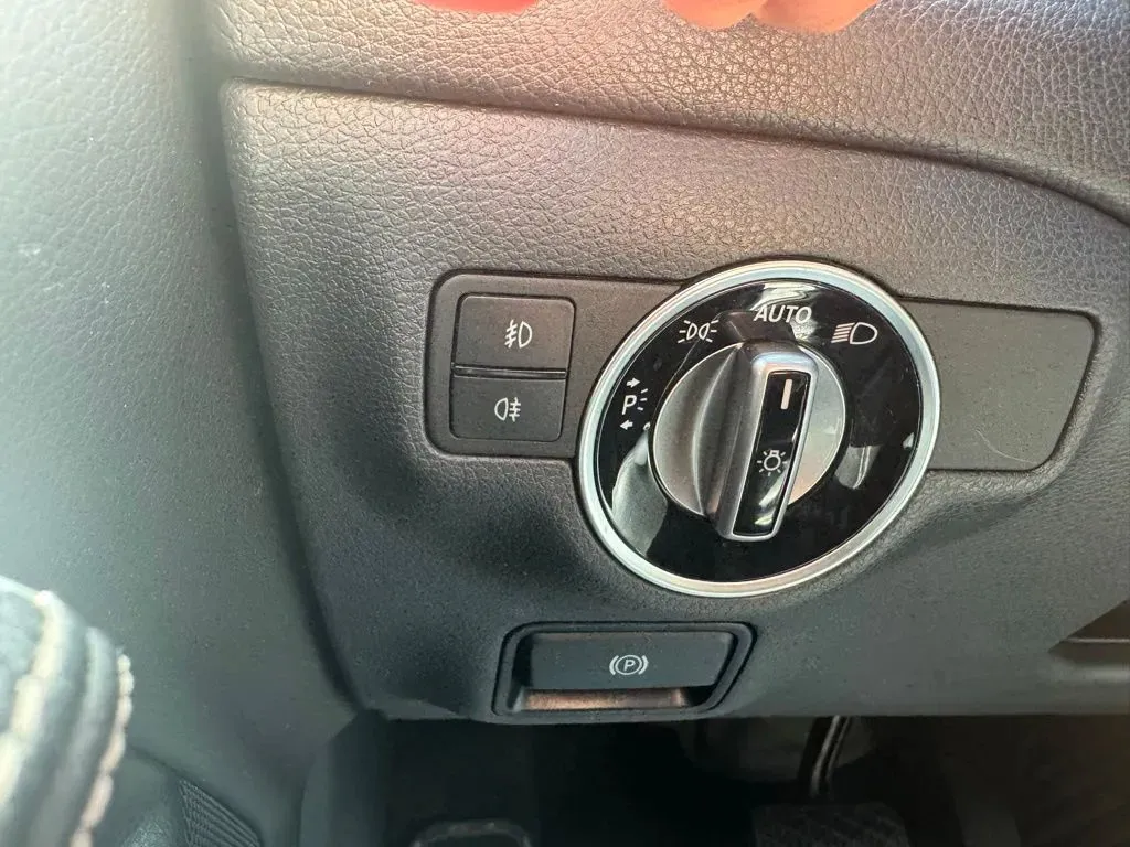 Mercedes-Benz GLA photo 25