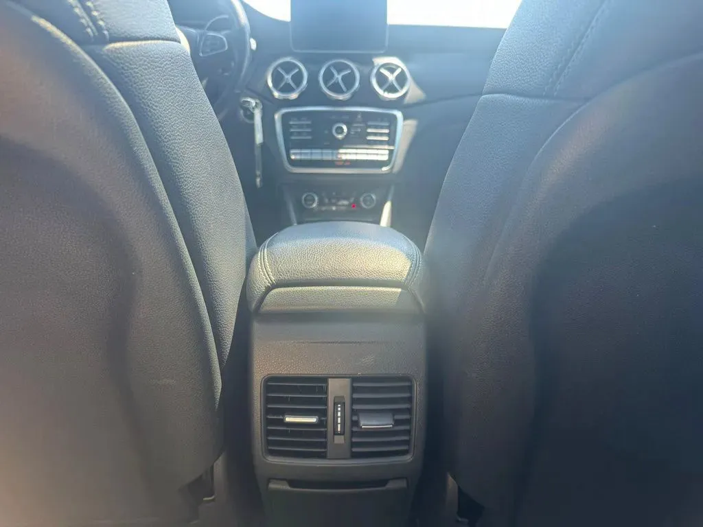 Mercedes-Benz GLA photo 20