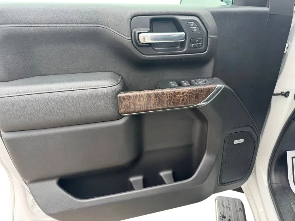 GMC Sierra photo 12
