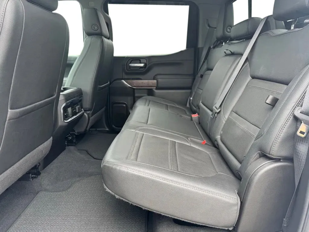 GMC Sierra photo 18