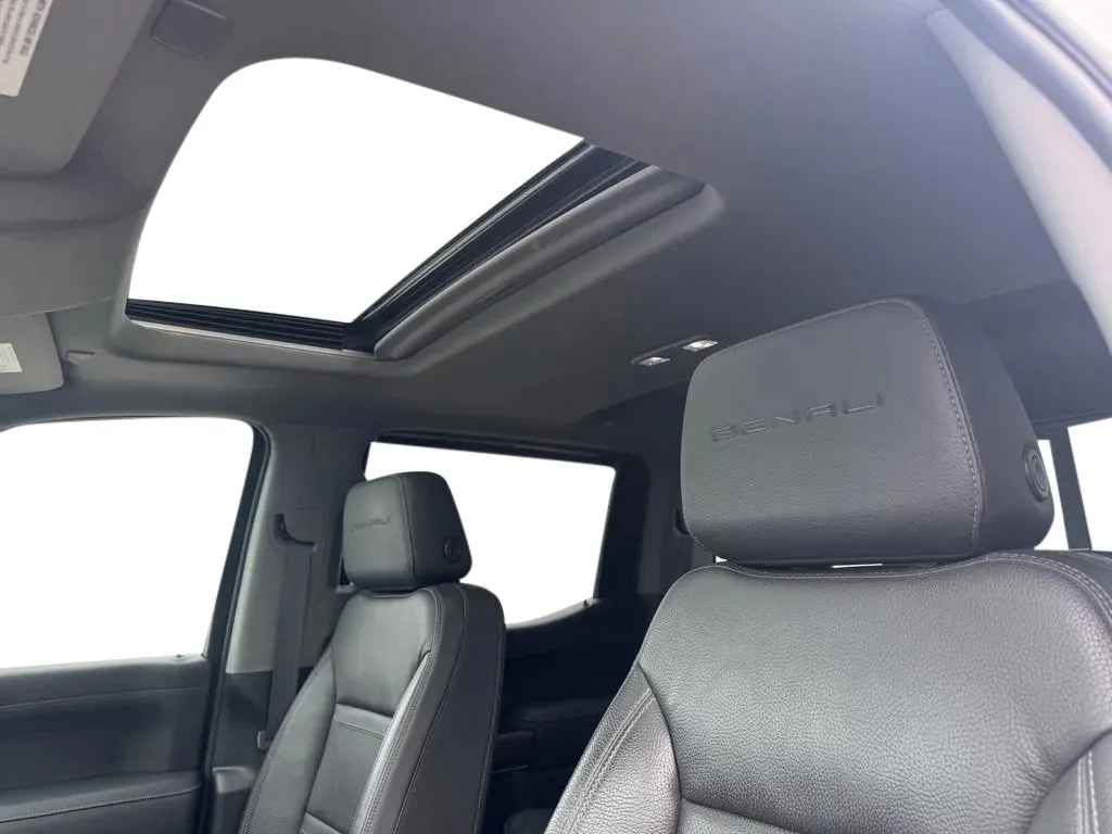 GMC Sierra photo 11