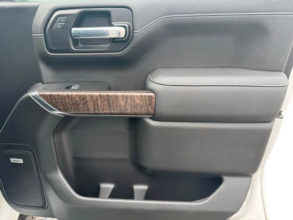 GMC Sierra photo 16