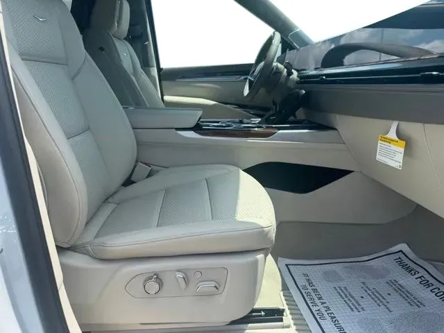2026 Cadillac Escalade Platinum Luxury - Photo 14