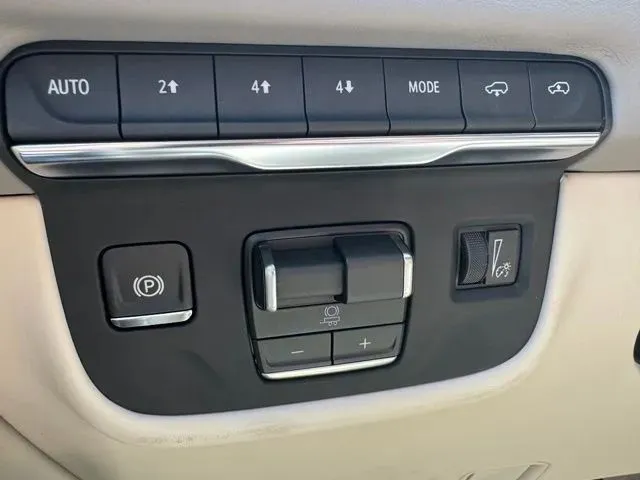 2026 Cadillac Escalade Platinum Luxury - Photo 28