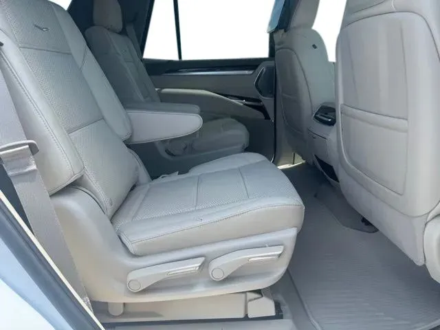 2026 Cadillac Escalade Platinum Luxury - Photo 17