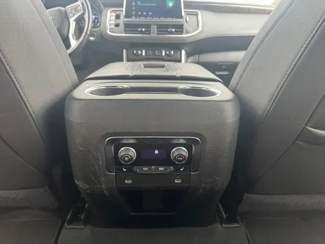 Chevrolet Suburban photo 20
