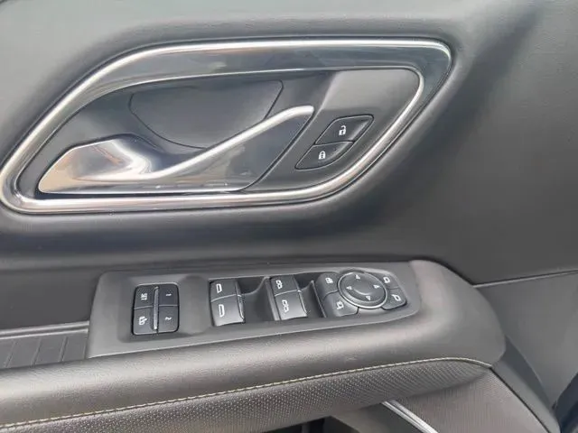 Chevrolet Suburban photo 12