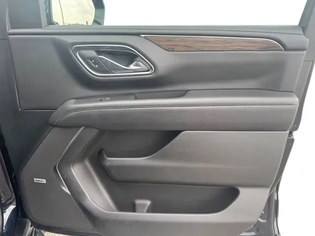 Chevrolet Suburban photo 15