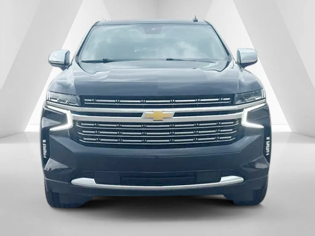 Chevrolet Suburban photo 2