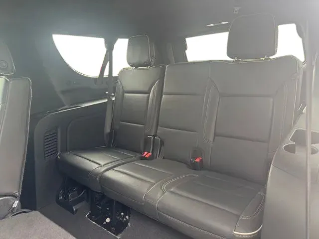 Chevrolet Suburban photo 19