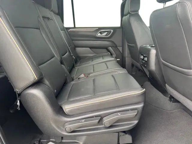 Chevrolet Suburban photo 16