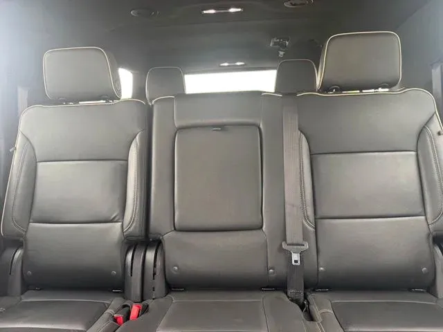 Chevrolet Suburban photo 18