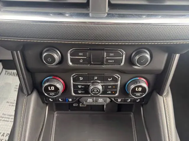 Chevrolet Suburban photo 28