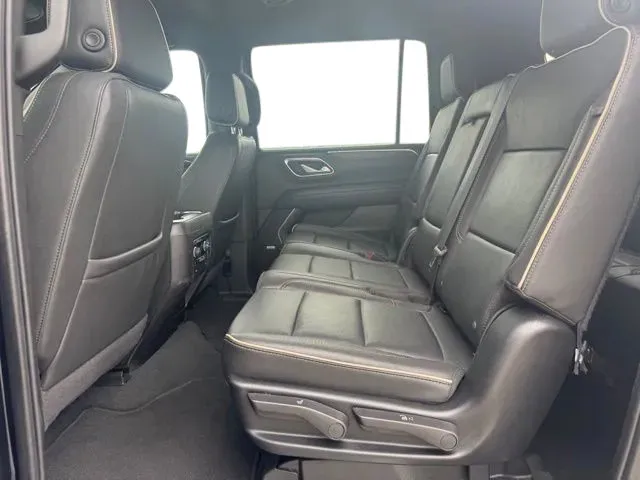 Chevrolet Suburban photo 17