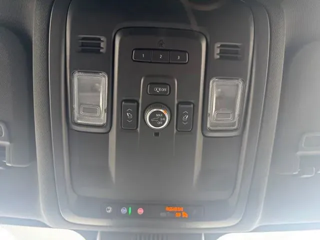 Chevrolet Suburban photo 30