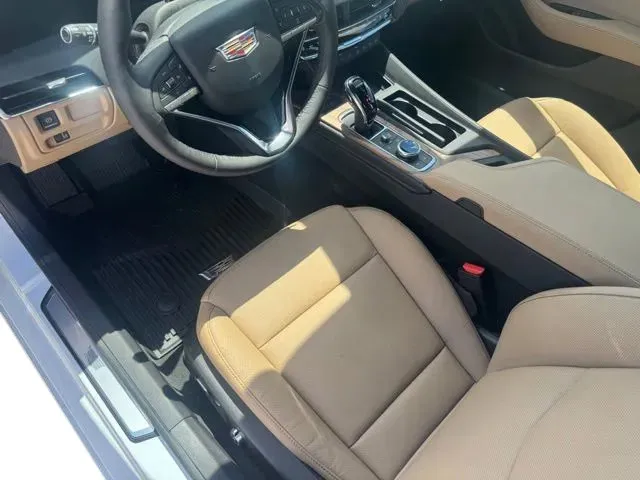 Cadillac CT5 photo 9
