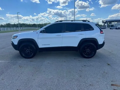 More photos of 2022 Jeep Cherokee Trailhawk at Braden Cadillac GMC, OH