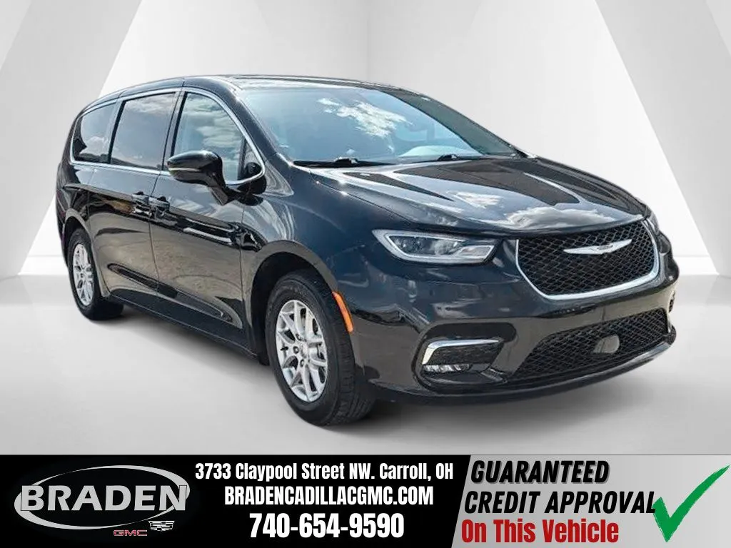 Black 2024 Chrysler Pacifica Touring L for sale in Carroll, OH