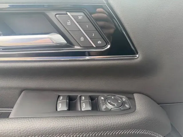 GMC Yukon XL photo 13