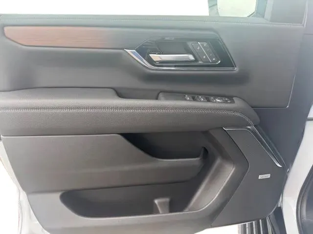 GMC Yukon XL photo 12