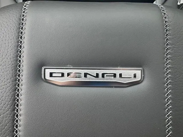 GMC Yukon XL photo 29