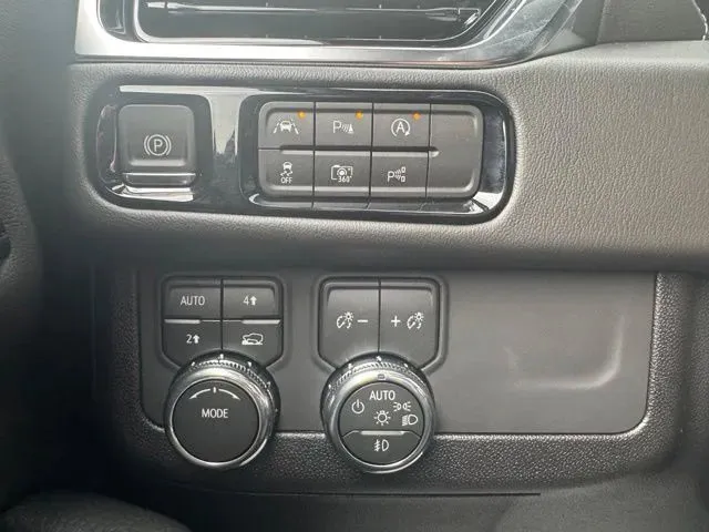 GMC Yukon XL photo 25