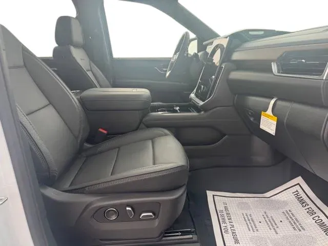 GMC Yukon XL photo 14