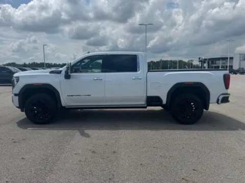 More photos of 2026 GMC Sierra 2500HD Denali Ultimate at Braden Cadillac GMC, OH