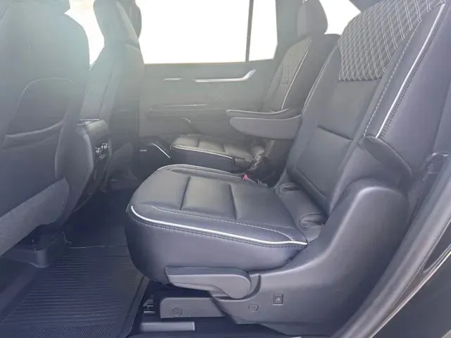 GMC Acadia photo 18