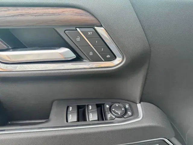 GMC Sierra photo 12
