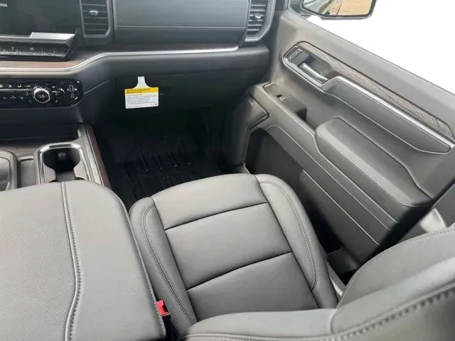 2026 GMC Sierra 1500 SLT - Photo 20