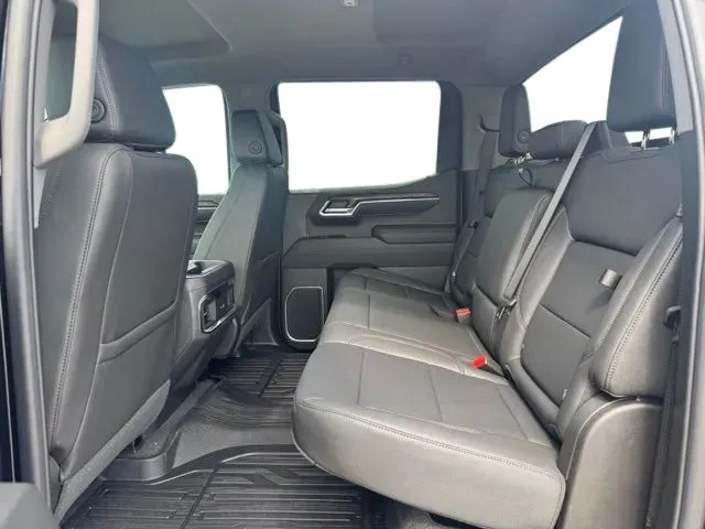 2026 GMC Sierra 1500 SLT - Photo 17