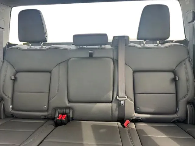 2026 GMC Sierra 1500 SLT - Photo 18