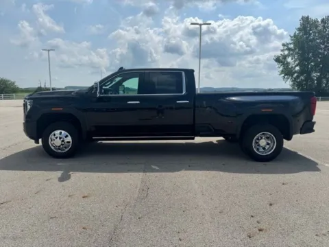 More photos of 2026 GMC Sierra 3500HD Denali Ultimate at Braden Cadillac GMC, OH