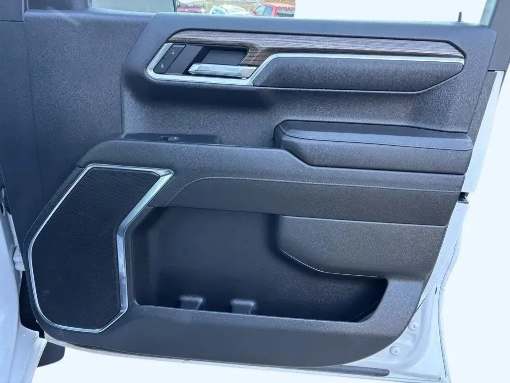 Chevrolet Silverado photo 32