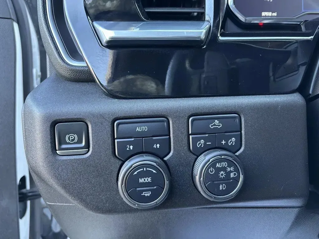 Chevrolet Silverado photo 14