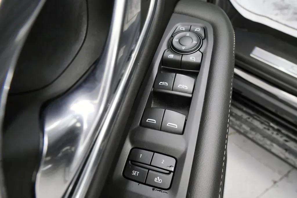 GMC Yukon XL photo 13