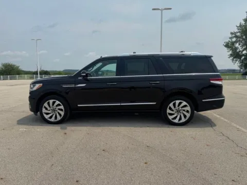 More photos of 2023 Lincoln Navigator L Reserve at Braden Cadillac GMC, OH