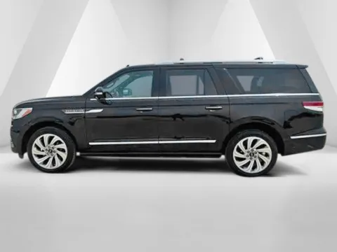 More photos of 2023 Lincoln Navigator L Reserve at Braden Cadillac GMC, OH