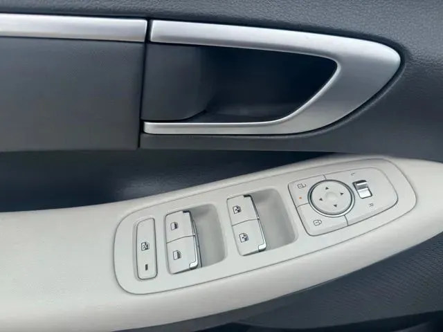 Hyundai Sonata photo 12