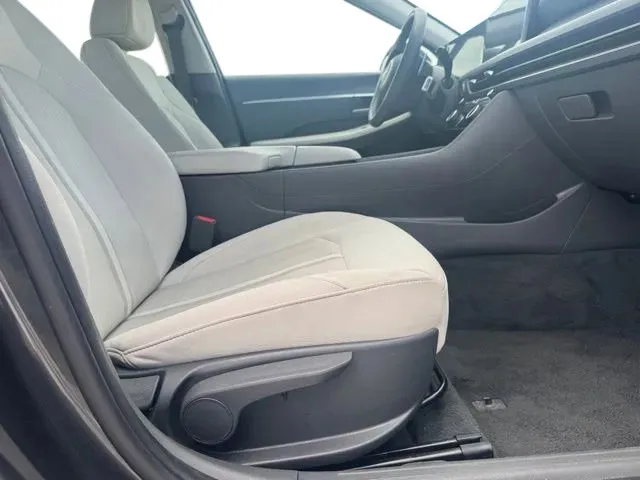 Hyundai Sonata photo 13