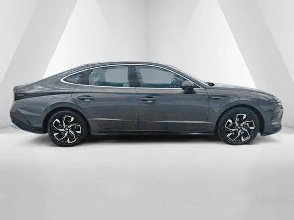 Hyundai Sonata photo 8