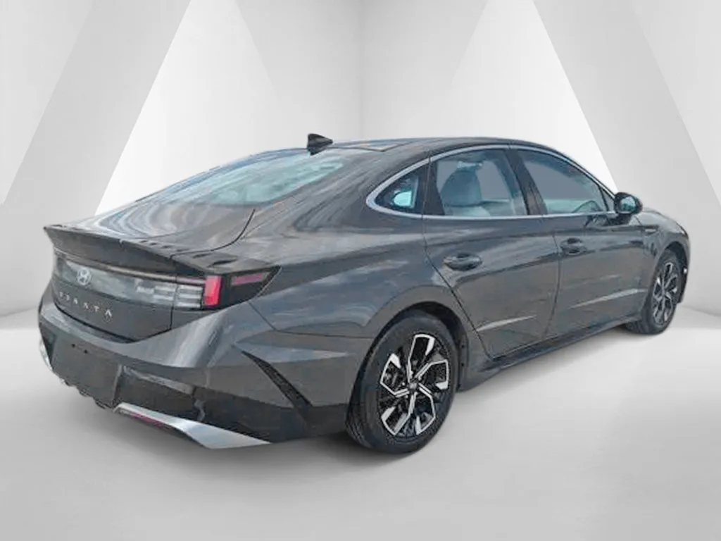 Hyundai Sonata photo 7