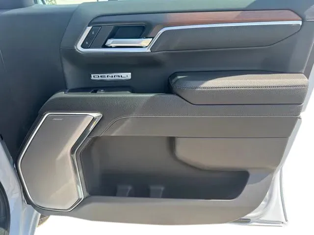 GMC Sierra photo 16