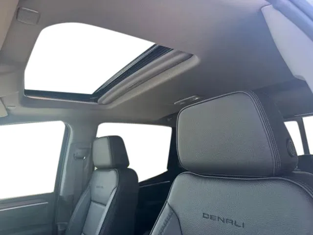 GMC Sierra photo 11