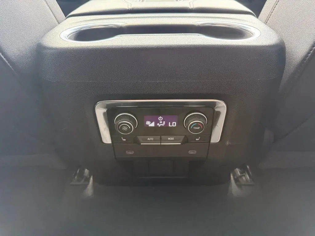 Chevrolet Tahoe photo 28