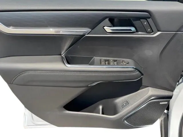 GMC Acadia photo 11
